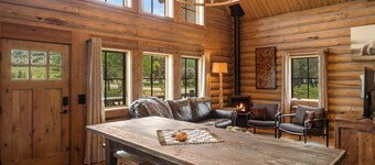 Beautiful Log Cabin in Paradise Valley, Montana