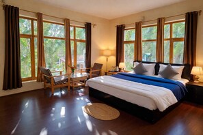 Premium bedding, down comforters, memory foam beds, in-room safe - Hotel Malik Residency (Leh)