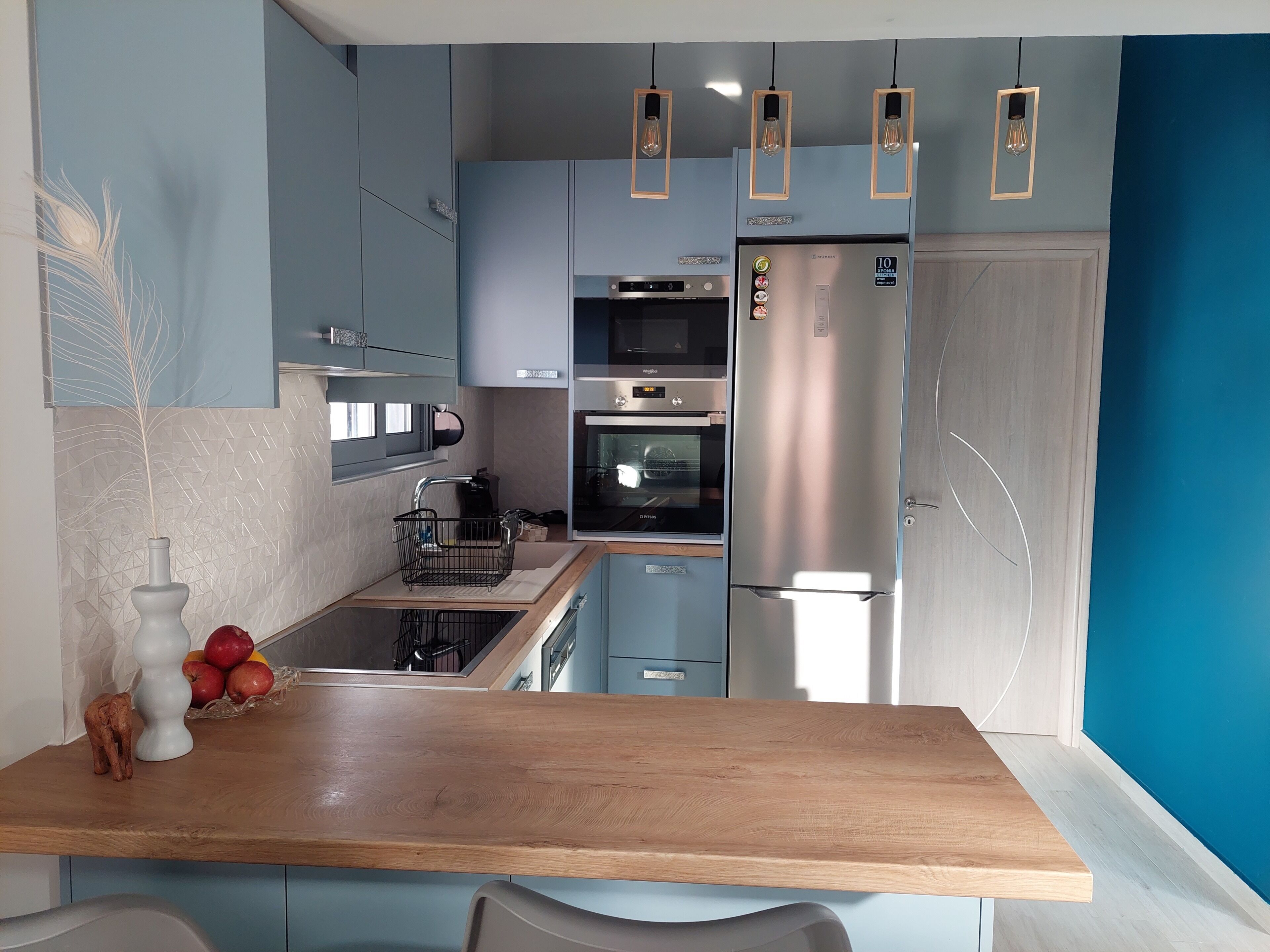 Køleskab, mikrobølgeovn, ovn, kogeplade