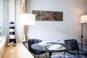 Unclassified image, 4 of 25, button