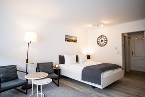 Unclassified image, 2 of 25, button