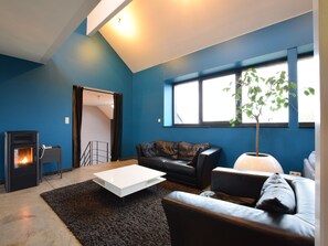 Télévision, jeux vidéo, lecteur de DVD, baby-foot