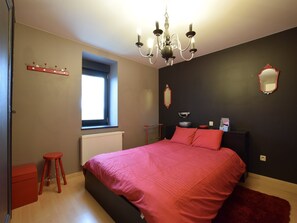 8 bedrooms, iron/ironing board, WiFi