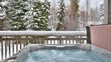 مغطس سبا خارجي