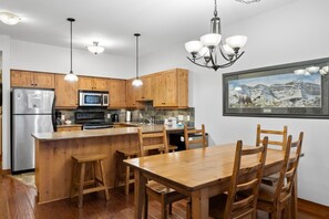 Condo, 2 Bedrooms | Private kitchen