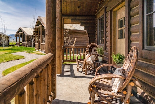 Beautiful Log Cabin in Paradise Valley, Montana