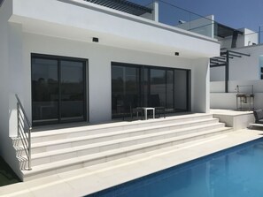 A heated pool, sun loungers - Comfortable villa in Coto with swimming pool (Coto)