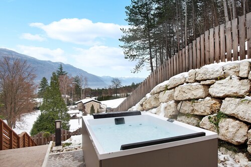 Appartement de vacances "Wellness Lodge Chicca" avec vue sur le lac, sauna et Wi-Fi