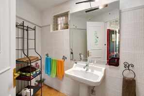 淋浴设施、吹风机、毛巾