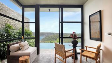 Deluxe-Zimmer, 1 Schlafzimmer, Meerblick (Pool Villa) | Wohnbereich | 52-Zoll-LED-Fernseher mit Kabelempfang, Fernseher