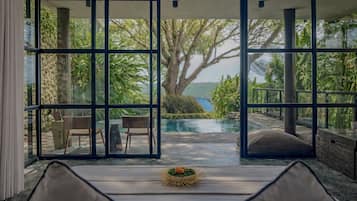 One Bedroom Pool Villa with Open View | Minibar, brankas, dan dilengkapi dengan perabotan berbeda-beda