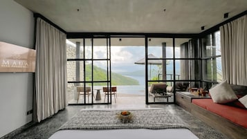 Minibar, caja de seguridad en la habitación y muebles diferentes 