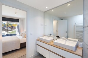 3 bedrooms, free WiFi, bed sheets, wheelchair access