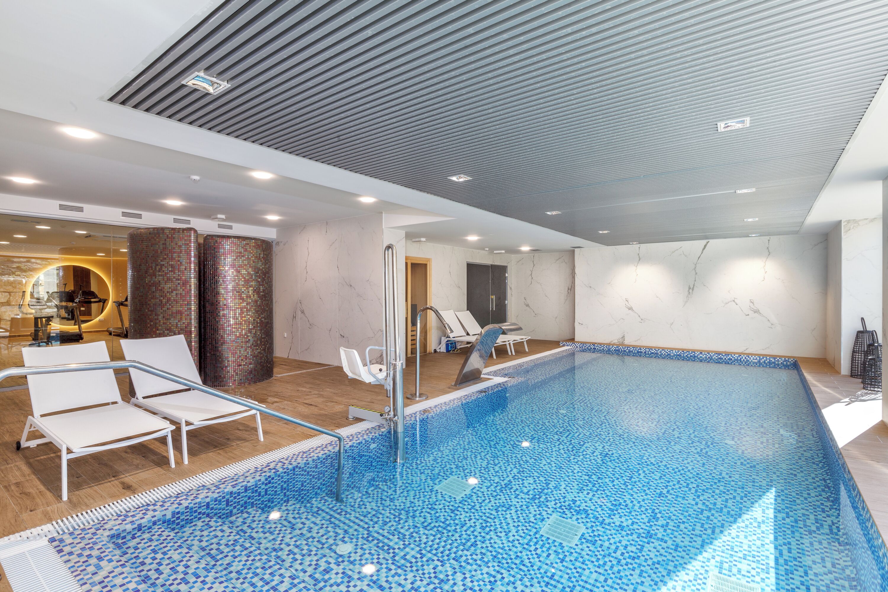 Inomhuspool och uppvärmd pool