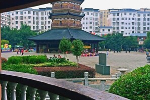Property grounds - ShangPing xifeng Hotel (Xinfeng)