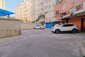 Property grounds - ShangPing xifeng Hotel (Xinfeng)