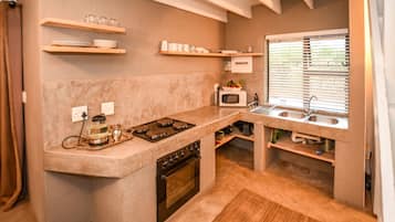 Comfort House, 2 Bedrooms | Private kitchen | Fridge, microwave, oven, stovetop