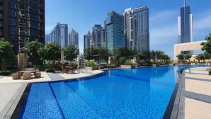 Outdoor pool - Maison Privee - Exciting Apt Downtown Dubai w/Pool Nxt 2 Dubai Mall (Dubai)