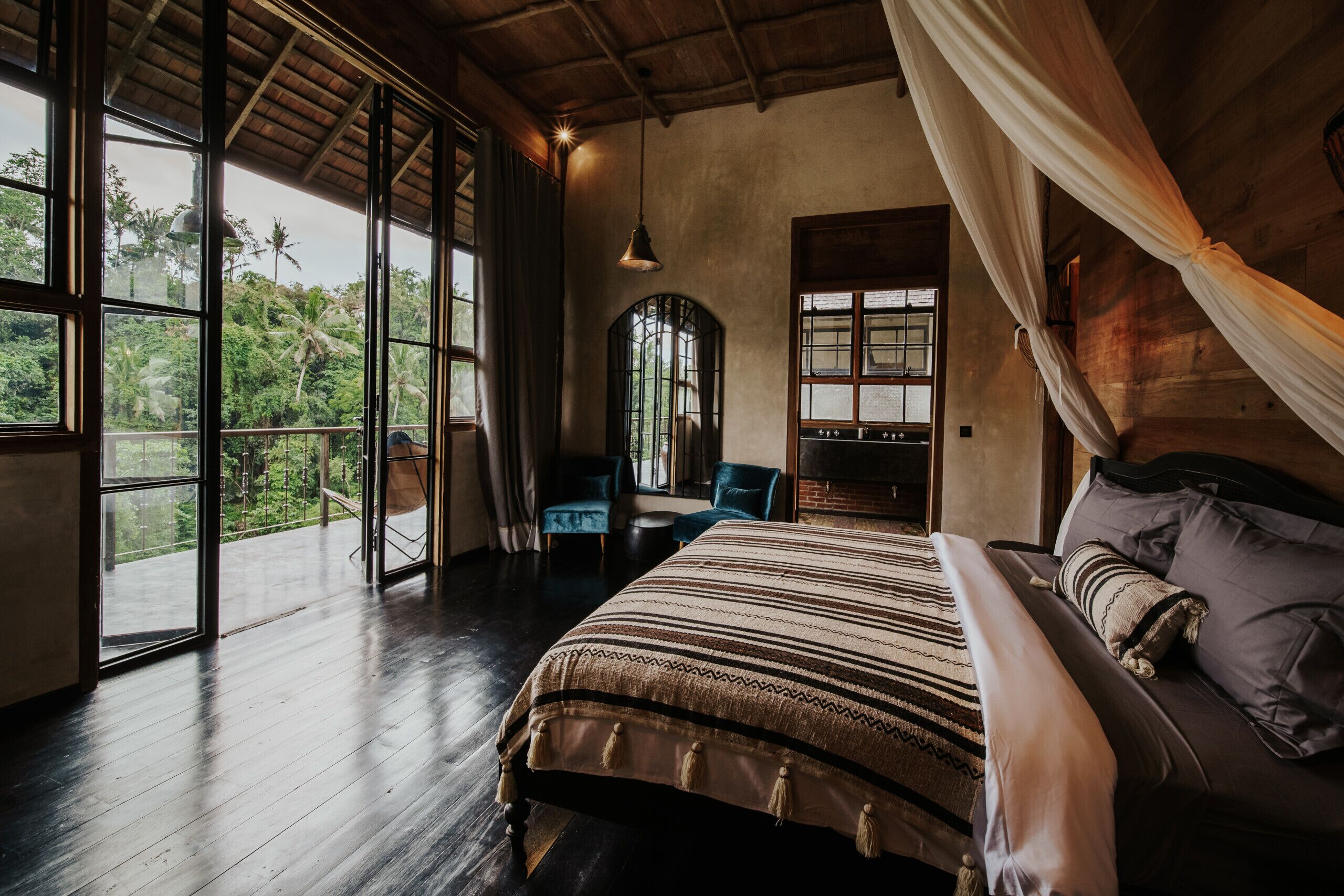 9 bedrooms, bed sheets