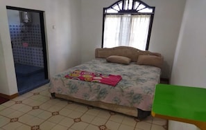 Quarto luxo, banheiro privativo | Individualmente mobiliados, roupa de cama