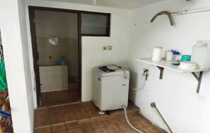 ثلاجة، موقد طهي مسطح، جهاز طهي للأرز، شواية