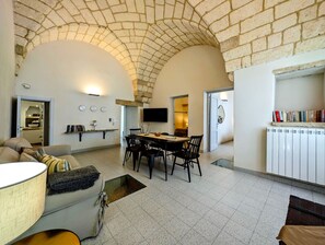 Smart TV, books - Ancient farmhouse Le Bey Fausta (Giuggianello)