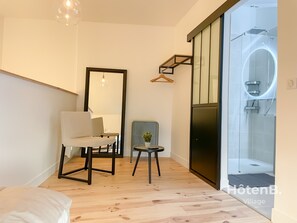 Shower, hair dryer, towels - "La Boétie" - 50 m2 de charme Limoges Centre (Limoges)