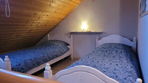 2 bedrooms, desk, travel cot, free WiFi - Apartment at Levinscherpark, 3km from downtown (Göttingen)