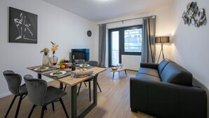 Family Apartment, 2 Bedrooms (Boutique Apartment 6) | Living area | 21-inch TV with digital channels - Boutique Apartment 6 (Lugano)