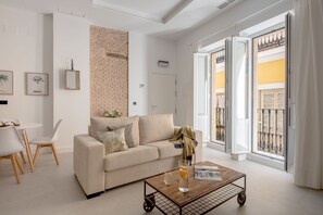 Cofres nos quartos, cortinas blackout, quartos à prova de som