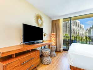 1 chambre, bureau, fer et planche à repasser, accès Internet