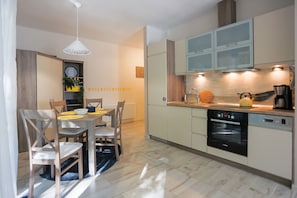 Standard Apartment | Private kitchen | Mini-fridge, microwave, stovetop, dishwasher