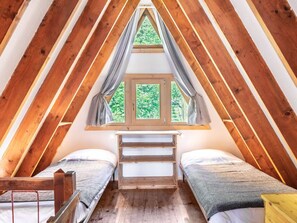 4 bedrooms, free WiFi, bed sheets