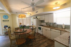 Fridge, microwave, oven, stovetop - Exclusive Beach Retreat (Clearwater)