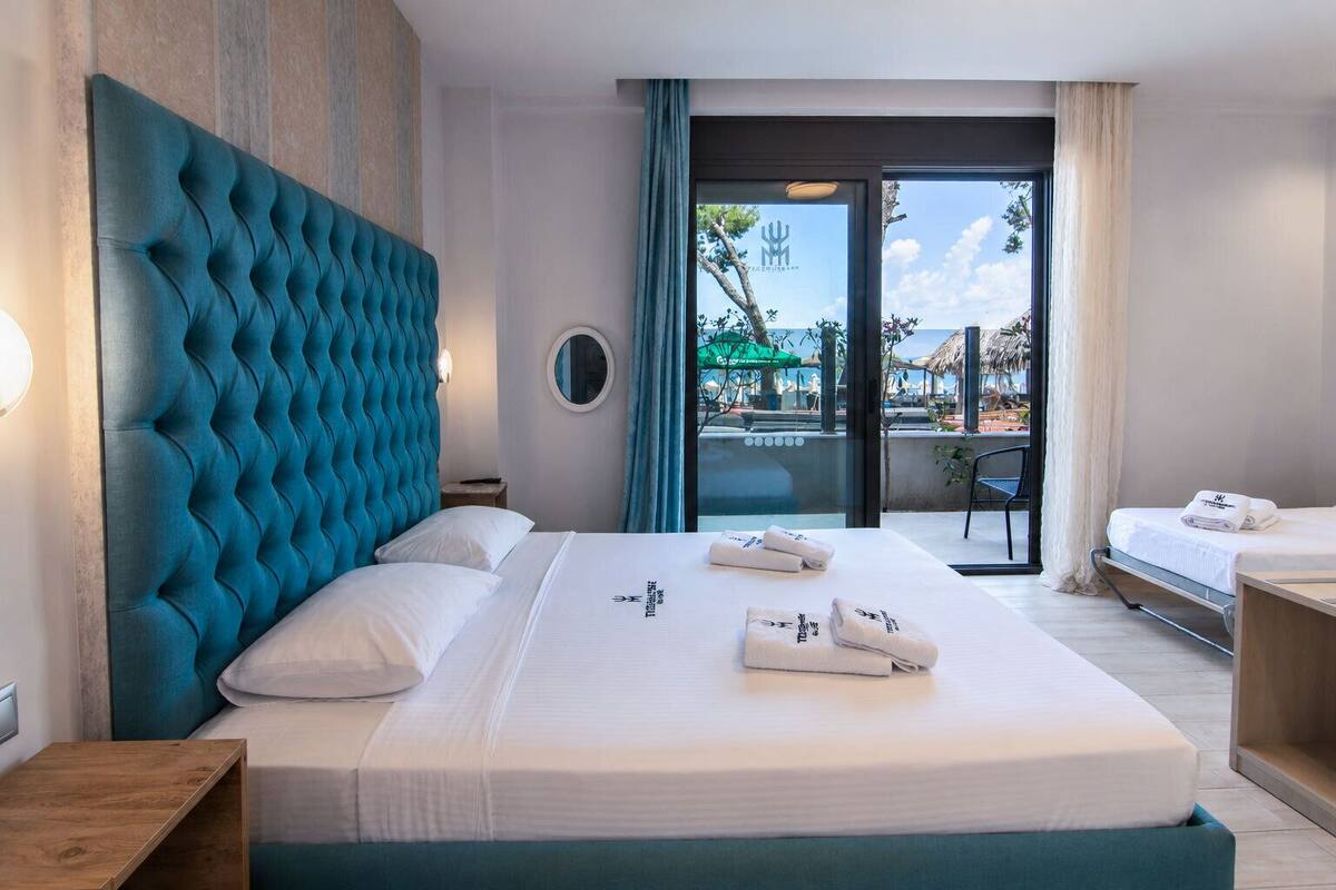 Suite City View | Cribs (free), WiFi (free), individually decorated, bed sheets