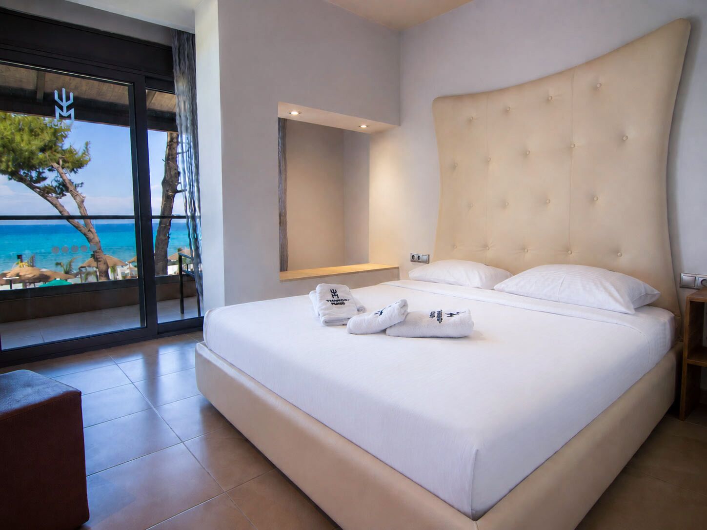 Grande Suite Seaview | Individually decorated, free cribs/infant beds, free WiFi, bed sheets