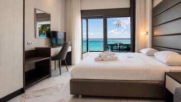 Suite Seaview | Individually decorated, free cribs/infant beds, free WiFi, bed sheets