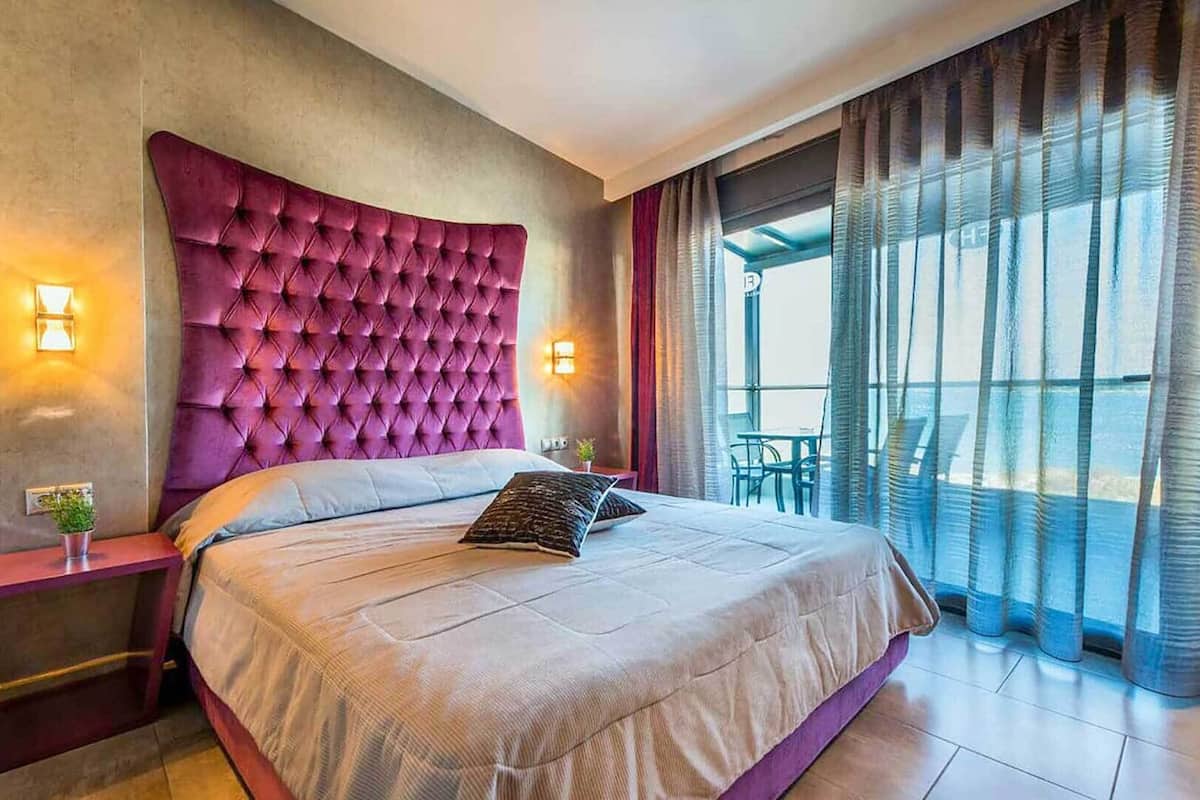 Individually decorated, free cots/infant beds, free WiFi, bed sheets