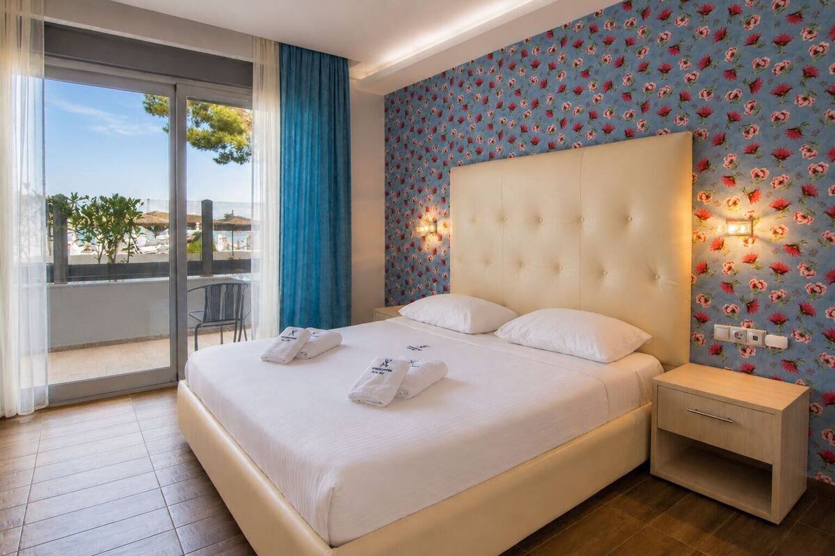 Grande Suite City View | Cribs (free), WiFi (free), individually decorated, bed sheets