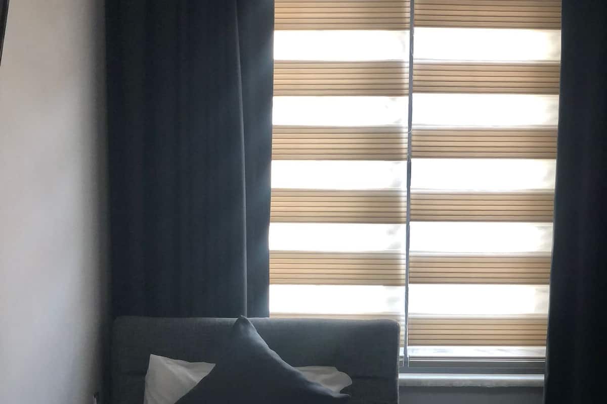 Habitación individual estándar | Ropa de cama de alta calidad, edredón, minibar y escritorio