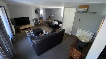 Apartemen | Area keluarga | Televisi 30-inci dengan saluran TV digital