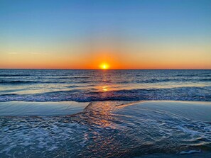 Beach nearby - Updated unit,gated resort,2 pools/playground.Beach chairs+ cart.Ez walk to beach (Port Saint Joe)