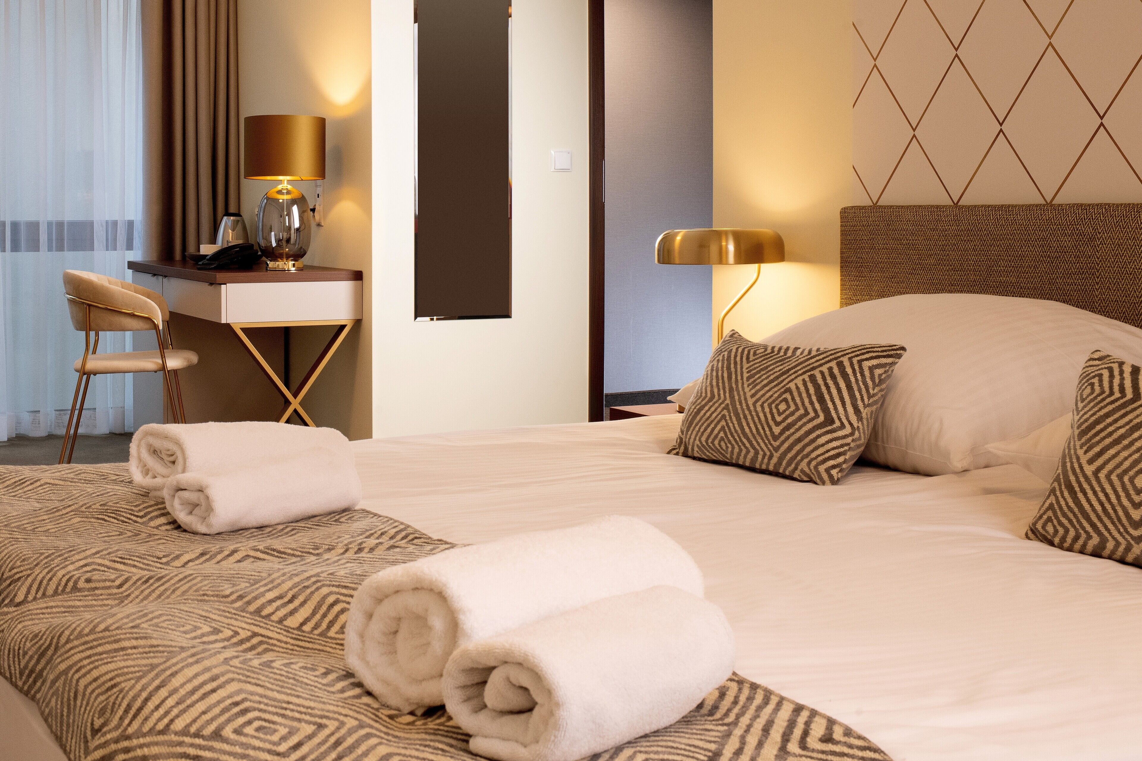 economy double or twin room, courtyard area | 1 bedroom, minibar, in-room safe, desk