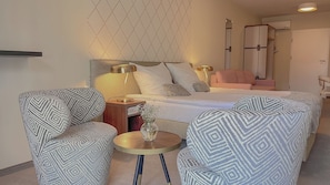 Comfort Room | In-room safe, desk, laptop workspace, blackout drapes - XERION HOTEL (Kraków)