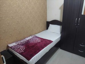 1 bedroom, free WiFi, bed sheets - Wael Homes Dubai Closed Partition Room (Dubai)