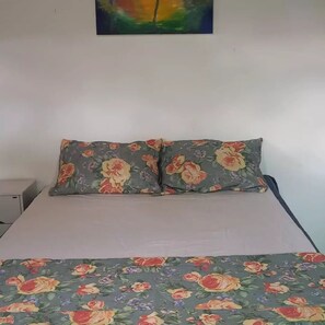 4 Schlafzimmer, Schreibtisch, Bügeleisen/Bügelbrett, kostenloses WLAN