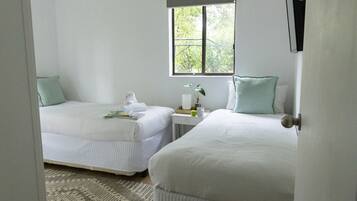 2 bedrooms, travel crib, WiFi, bed sheets