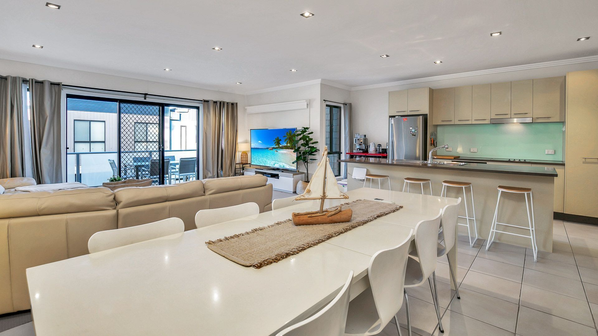 المنشأة من الداخل