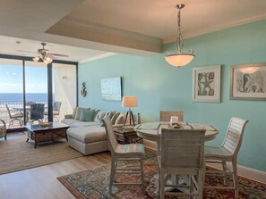 Living area - Holiday Isle 604 - Beautiful 6th Floor Gulf Front Condo on Dauphin Island (Dauphin Island)