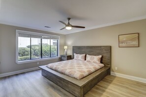 3 bedrooms, iron/ironing board, Internet, bed sheets